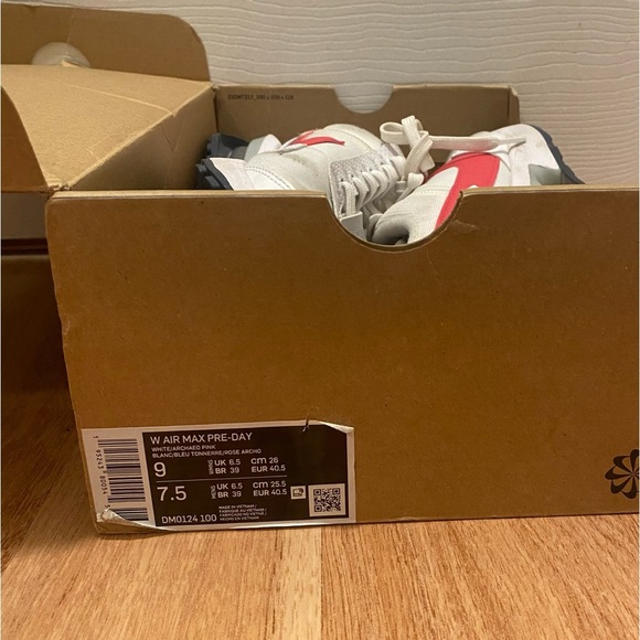 Nike womens air max white/blue/pink shoes - Picture 6 of 7